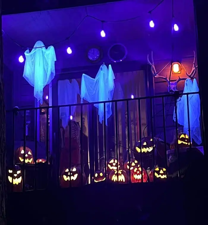 halloween balcony decor